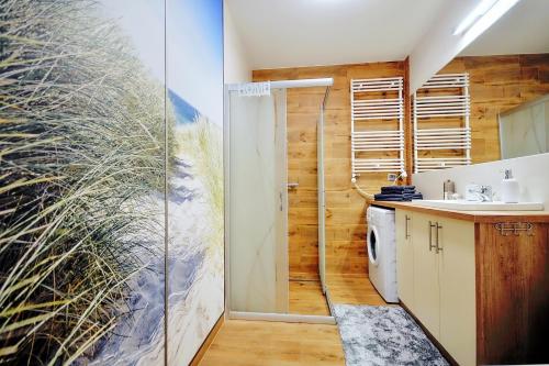 Kuchyňa alebo kuchynka v ubytovaní SPA Polanki PARK Nemo Apartamenty Kołobrzeg
