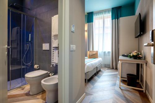 a bathroom with a toilet and a shower and a sink at Hotel Monte Rosa in Chiavari