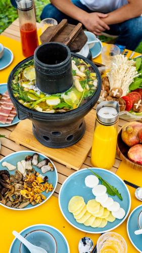 Makanan di atau berdekatan hotel