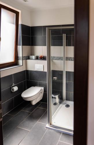 Ένα μπάνιο στο Allium Apartment