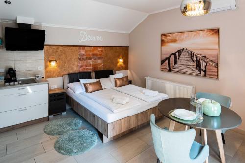 Ένα ή περισσότερα κρεβάτια σε δωμάτιο στο Allium Apartment