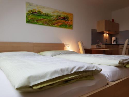 Postel nebo postele na pokoji v ubytování Gästezimmer Poys