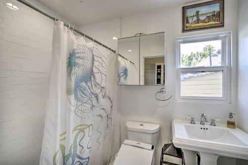 A bathroom at Beautiful San Jose House with Private Backyard!