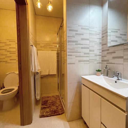 a bathroom with a toilet and a sink and a shower at Quinta da Corga in Prova