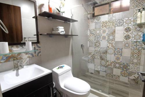 Ένα μπάνιο στο Villa Tropical La Fortuna