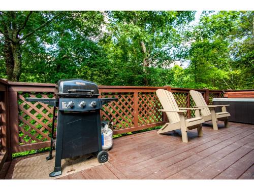 Cabin in the Woods w/ Hot Tub photo 12
