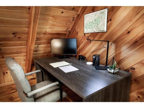 Cabin in the Woods w/ Hot Tub photo 11