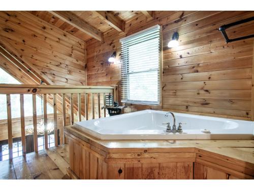 Cabin in the Woods w/ Hot Tub photo 37