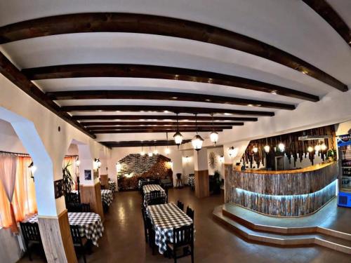 Ο χώρος του lounge ή του μπαρ στο Hotel Garant