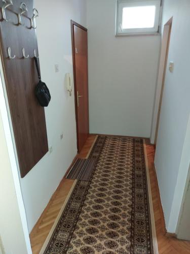 a hallway with a tile floor and a door at Stan na dan -Uzun Mirkova in Valjevo