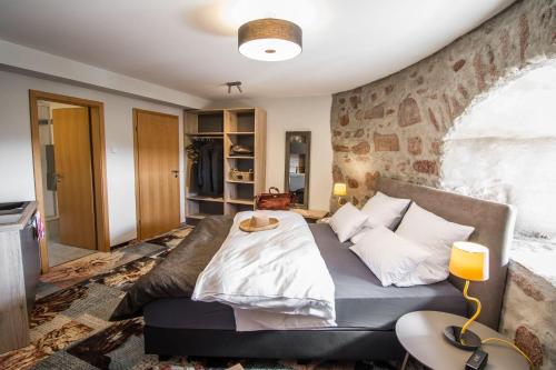 a living room with a couch and a stone wall at Muehlbastei-Bautzen-Turmzimmer-1 in Bautzen