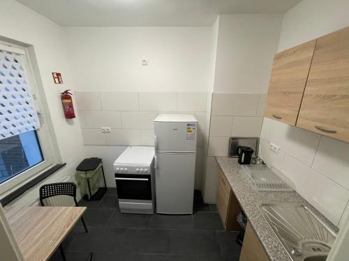 Virtuvė arba virtuvėlė apgyvendinimo įstaigoje FeWo und Monteurzimmer Wesel