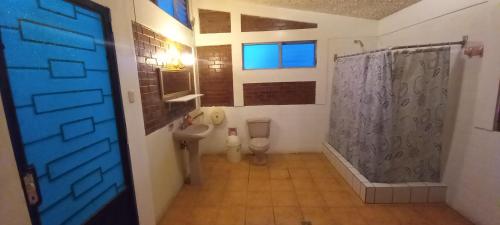 Ванна кімната в Hostal Los Volcanes