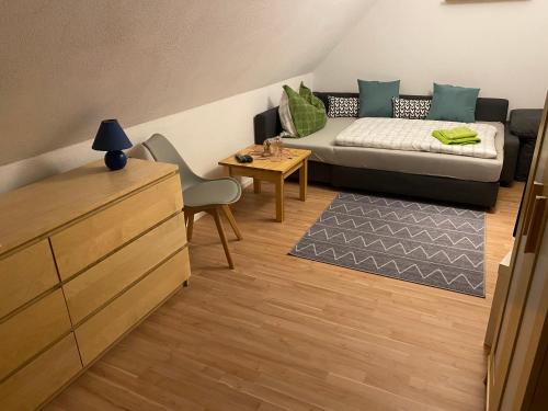 a living room with a couch and a table at Ferienwohnung-/Haus mit kostenfreiem Parkplatz in Kurort Altenberg