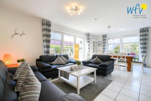 a living room with a couch and a table at Ferienhaus Seepferdchen in Borkum