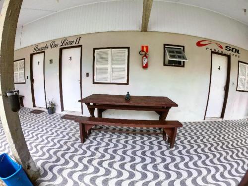 a room with a wooden bench on the floor at Pousada Recanto da Gruta in Ilha do Mel