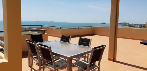  Villa Mar Colina -  Room  picture :   Shower    Bath    TV                           