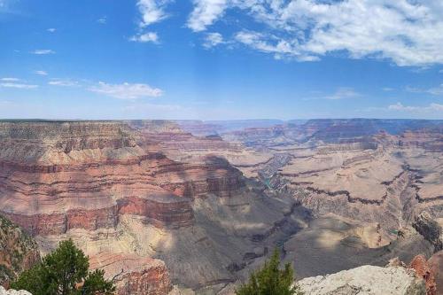 uma vista do Grand Canyon num dia claro em 079 Tiny Home nr Grand Canyon South Rim Sleeps 8 em Valle