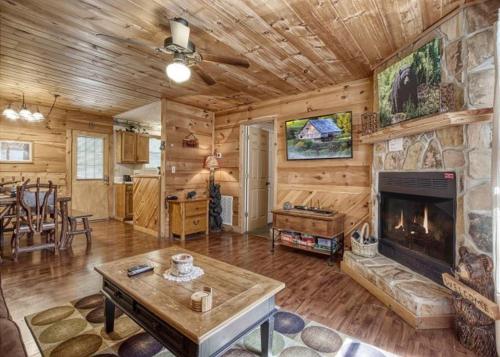 Magnolia Bearadise #311 by Aunt Bug's Cabin Rentals