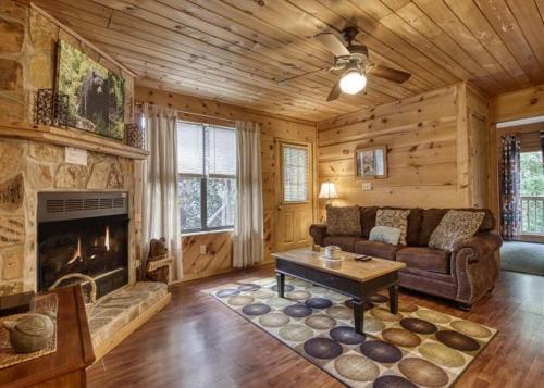 Magnolia Bearadise #311 by Aunt Bug's Cabin Rentals