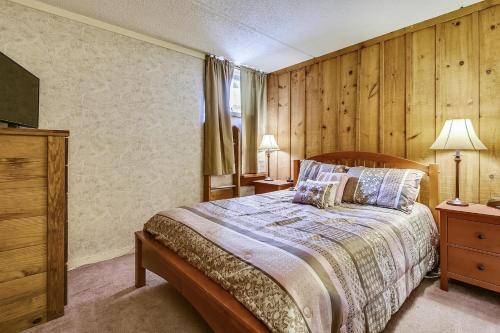 a bedroom with a bed and two lamps and a television at Whiffletree G1 in Killington