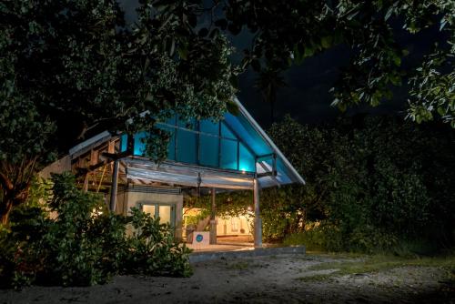 a house with a glass facade at night at Mi Lugar Maldives in Nolhivaranfaru