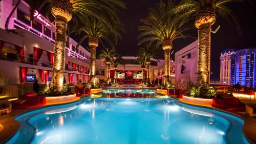 a swimming pool with palm trees in a hotel at The Cromwell Hotel & Casino in Las Vegas