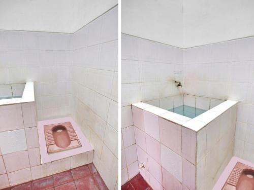 2 fotos de un baño con aseo rosa en OYO Life 90539 Taman Borobudur Guest House Syariah, en Blimbing