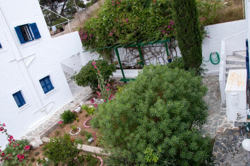 an overhead view of a garden in front of a building at Tatsis Apartments in Masouri