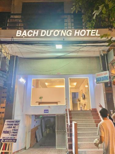 a beach dunning hotel with a man walking into it at Khách sạn Bạch Dương in Hanoi