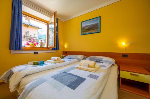 Postel nebo postele na pokoji v ubytování Italia 2 Ski in-Ski out Mt 50 - Happy Rentals