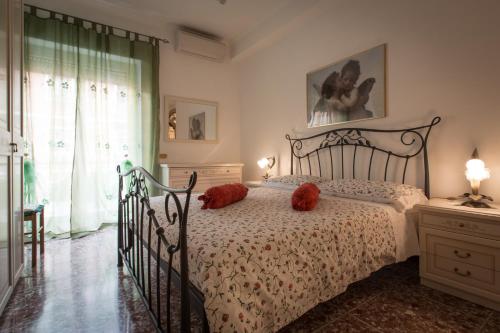 Ideal for large groups 2 Apartments in the same building Center of Rome near Vatican and Trastevere