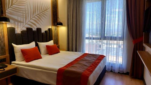 Ένα ή περισσότερα κρεβάτια σε δωμάτιο στο BURSA KOZA HOTEL