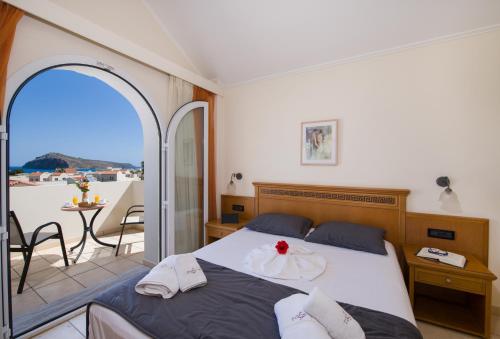 Postel nebo postele na pokoji v ubytování Toxo Hotel