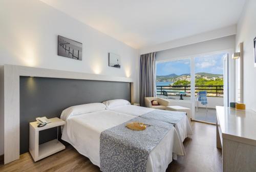 Postel nebo postele na pokoji v ubytování Hotel Vibra Beverly Playa