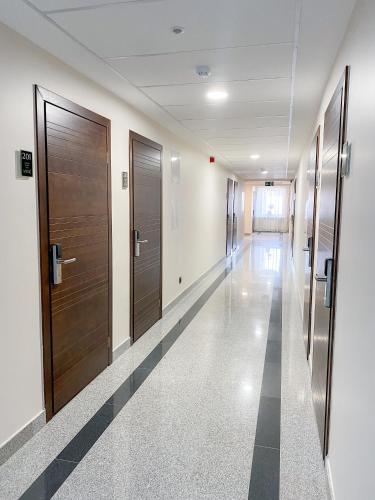 a hallway with wooden doors in a building at "AVA" apgyvendinimo įstaiga in Vilnius