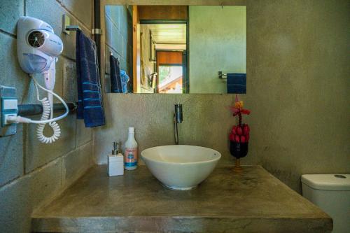 Koupelna v ubytování Casa do Pescador Camburi