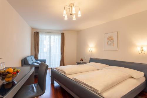 
Ein Bett oder Betten in einem Zimmer der Unterkunft Weisses Rössli Swiss Quality Hotel

