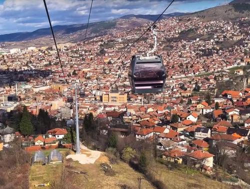 Vue générale sur la montagne ou vue sur la montagne depuis l'appartement