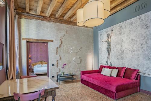 A seating area at Corte Rubbi 7 Deluxe Apartment