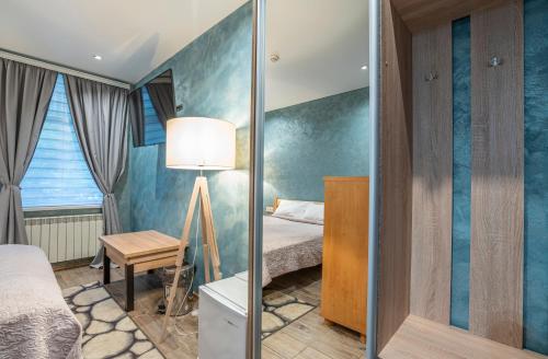Ένα ή περισσότερα κρεβάτια σε δωμάτιο στο Inn Okolitsya