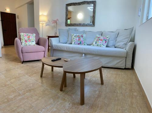 Uma área de estar em Eyni Lovely Boutique Apartment