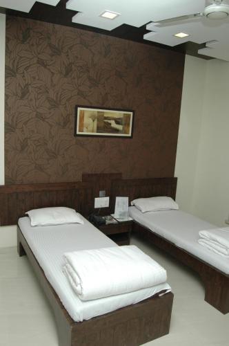 Postel nebo postele na pokoji v ubytování Hotel Causeway, Colaba
