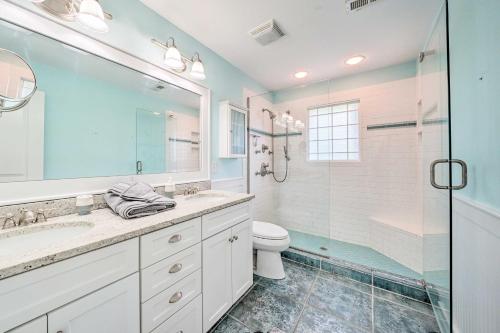 Ένα μπάνιο στο Waterfront Hampstead Home Dock and Waterway Access!