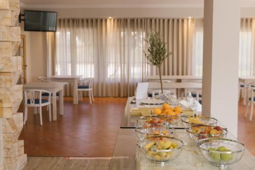 a living room with bowls of fruit on a table at Quinta do Eden in Vagos