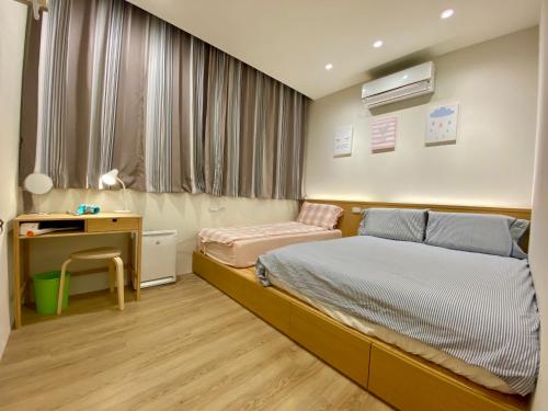 En eller flere senge i et værelse på 好日子914包棟6房Ktv民宿