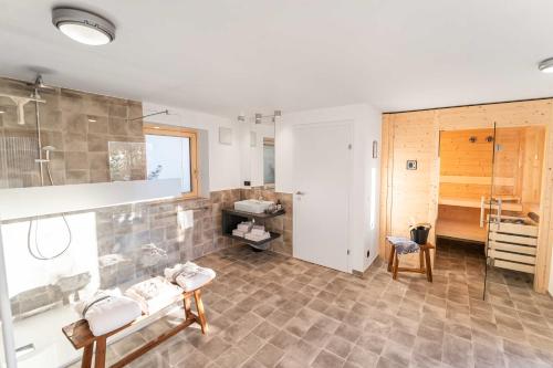 Bilik mandi di Weinberg Chalet Klöch