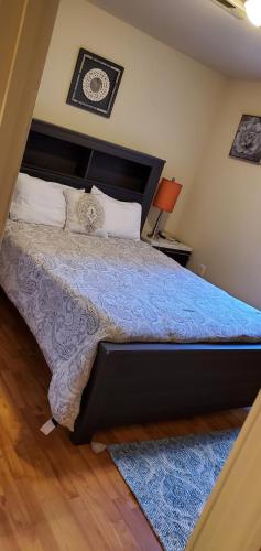 Ένα ή περισσότερα κρεβάτια σε δωμάτιο στο Lovely 2br Rental Unit