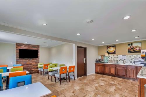 a restaurant with tables and chairs and a bar at Days Inn by Wyndham Savannah Gateway I-95 in Savannah
