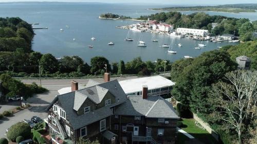 Photo de la galerie de l'établissement Sands Of Time Motor Inn & Harbor House, à Woods Hole